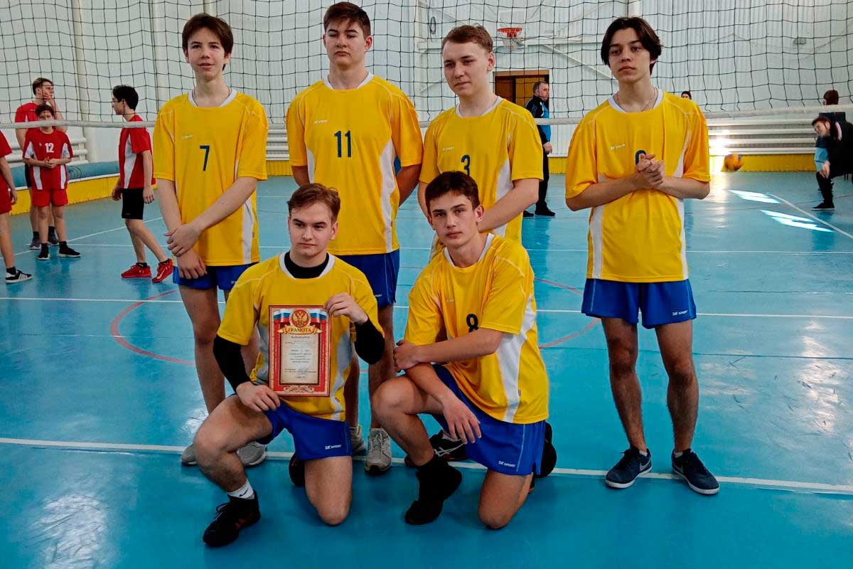 Победу одержала команда ГБОУ СОШ №2 п.г.т.Суходол