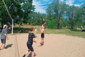 турнир по парковому волейболу