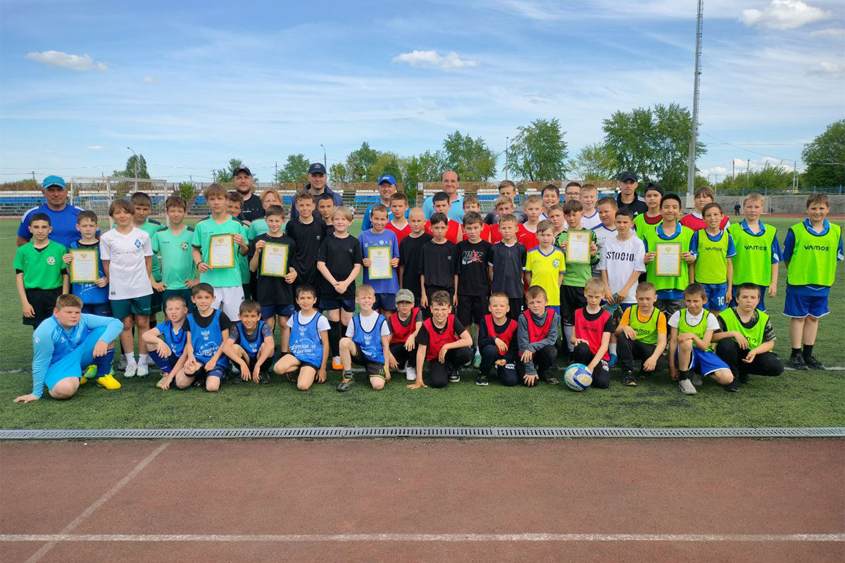 титул чемпионов областного финала "Кожаного мяча".